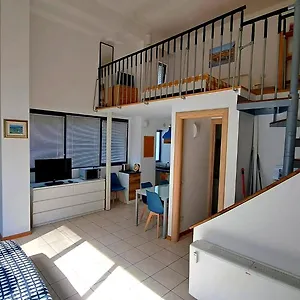 Apartment Gemme Fiorentine In Front Of The Train Station 5 Minutes From The Centre Free Parking, Florence